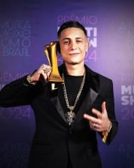 ETERNA (part. R10, MC Lele JP e Massaru)