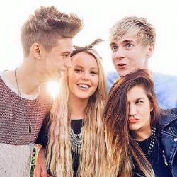 Foto de Only The Young