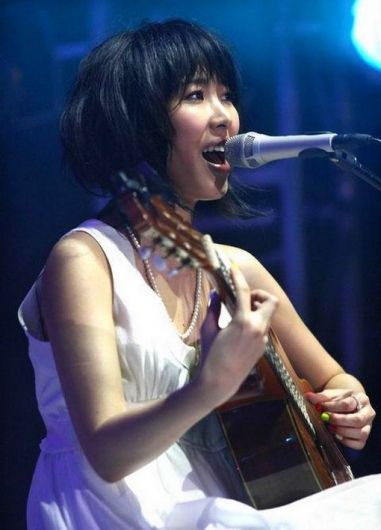 Joanna Wang fotos (3 fotos) - LETRAS.COM