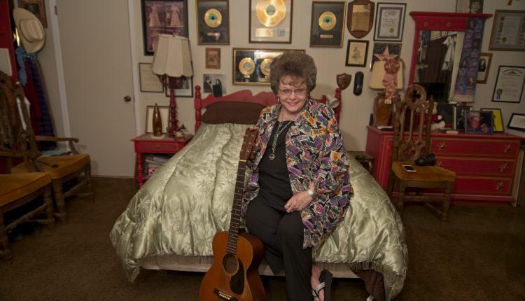 Jeannie C. Riley