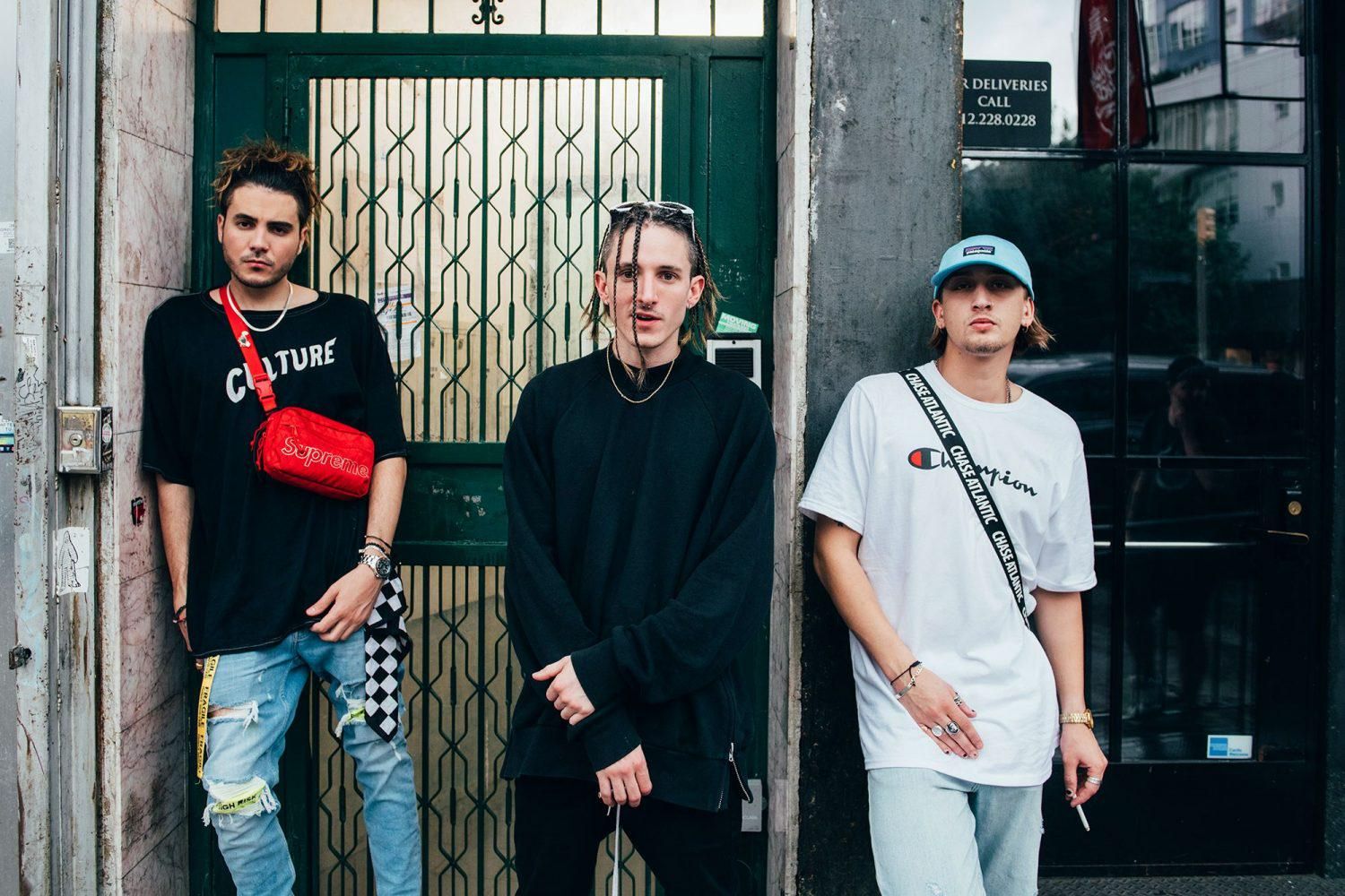 Chase перевод. Chase Atlantic. Чейз группа. Чарльз Атлантик. Патрик вайлд Chase Atlantic.