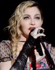 I Don’t Give A (MDNA World Tour / Live 2012)