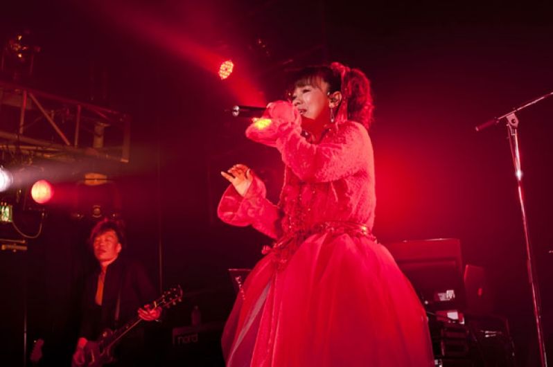 Eiko Shimamiya fotos (3 fotos) LETRAS.MUS.BR