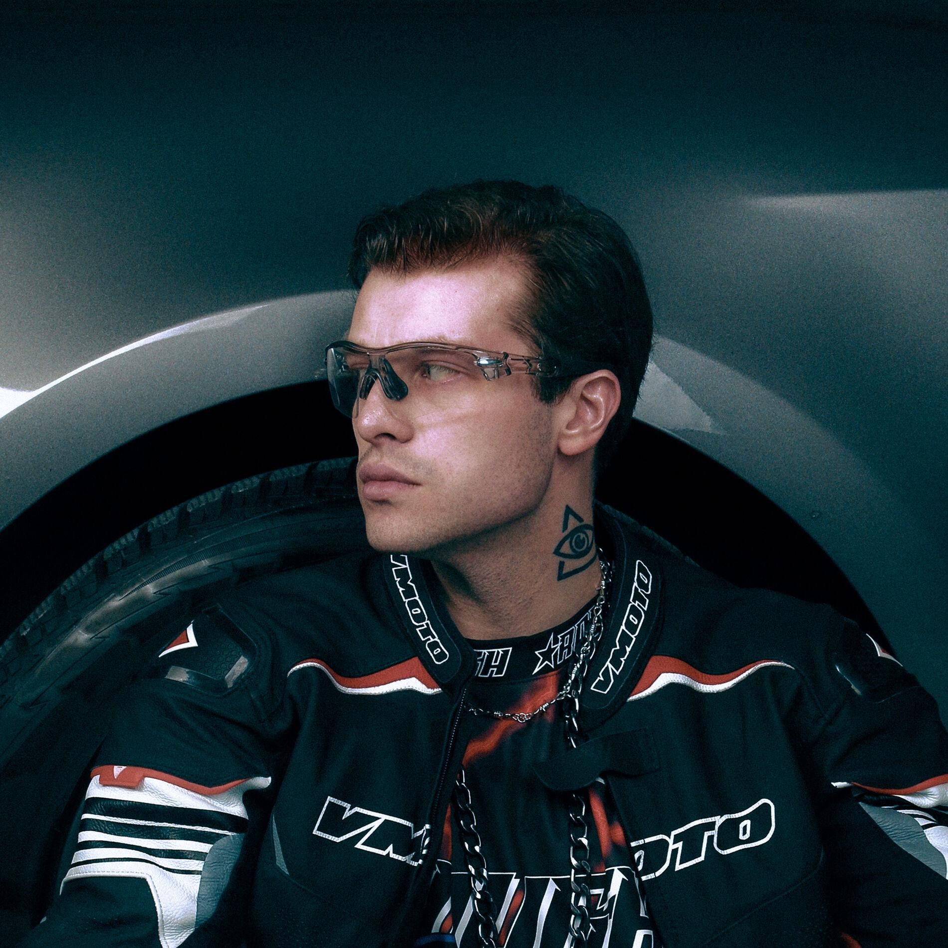 РОБОТ (robot)
