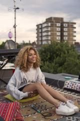 Izzy Bizu