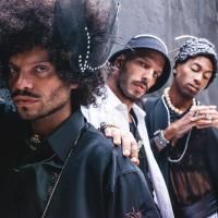 Discreto Fora do Meio