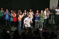 Vem, vamos louvar a Deus