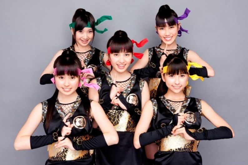 Moon Color Chainon - Momoiro Clover Z - LETRAS.MUS.BR