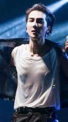 UM... (feat. BLUE.D)