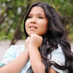 Photo of Thais Helena