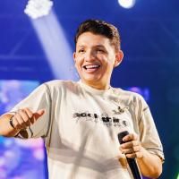 Descendo Sim (part. MC Henny, Bella Angel e Melody)