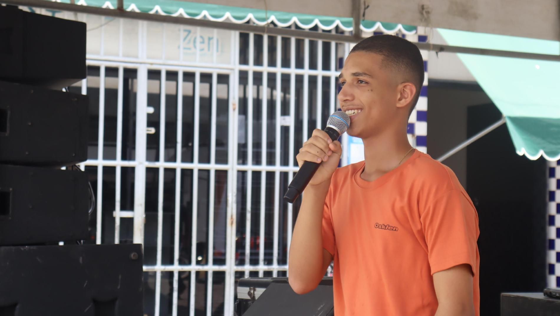 Largado às Traças