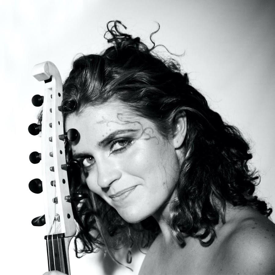 Ana Alcaide