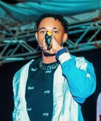 Dentro Ki Sta (feat. Black Family)