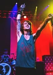 Derek Sanders