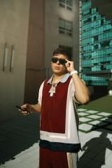 UN PISO MÁS (part. SPONSOR DIOS, CLUB HATS y KOKI)