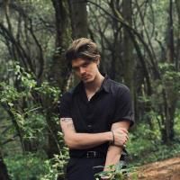 Muchacha Ojos Negros