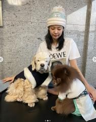 Intro: JANE (feat. FKJ)