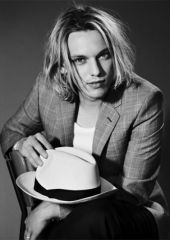 The Darling Buds (Jamie Campbell Bower)