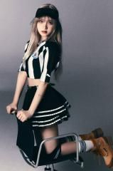 NOBODY (feat. SOYEON & WINTER)