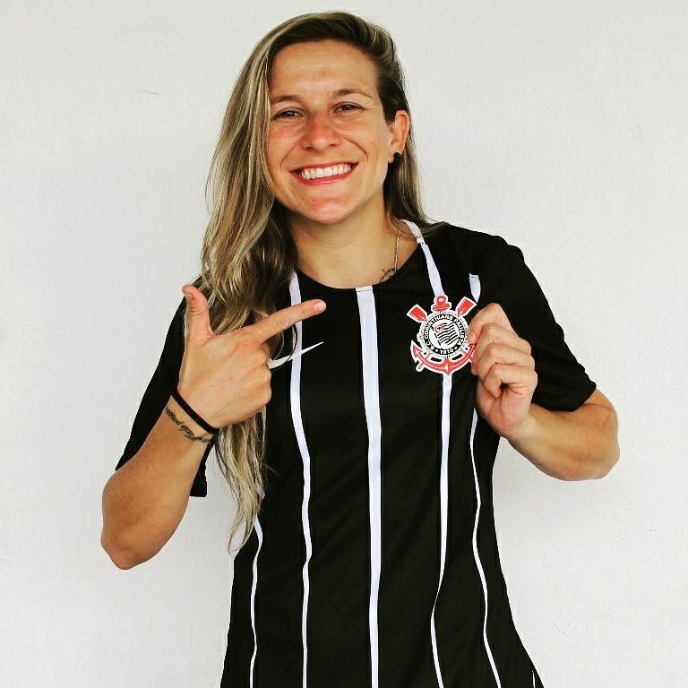 Jogadora na infância, Gabi Fernandes encontrou na música espaço para  promover o futebol feminino