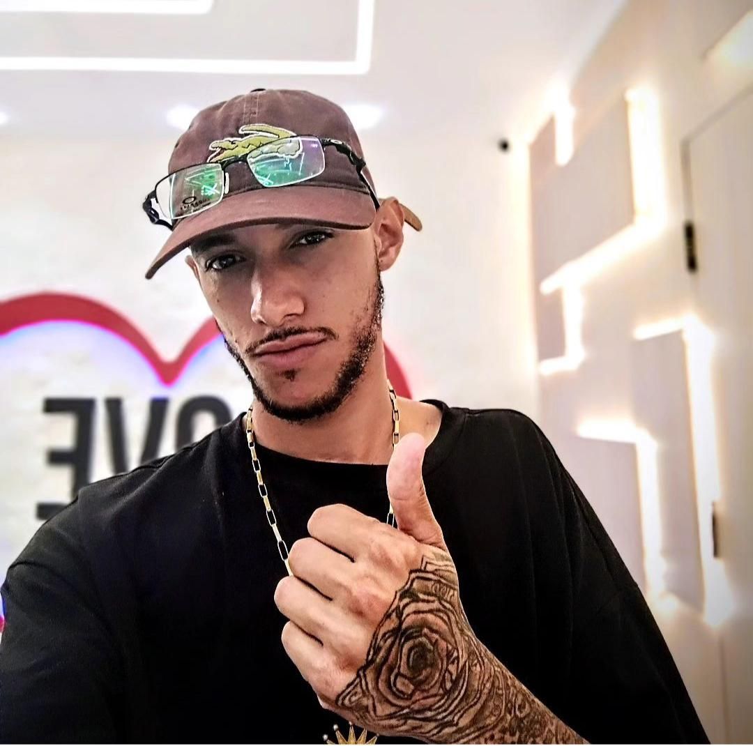 MC Leone