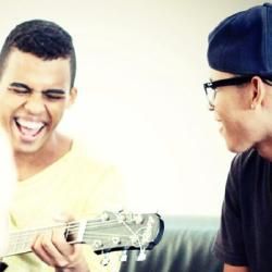 Foto de Lucas e Orelha 